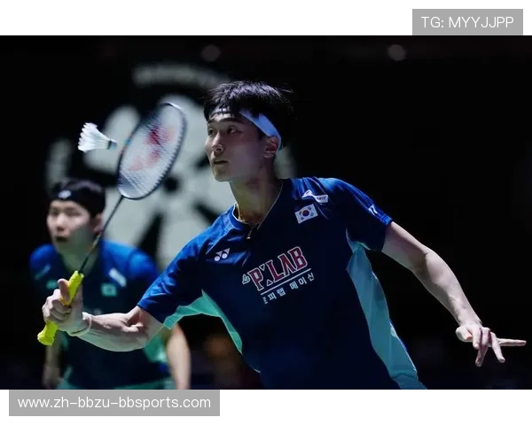 羽毛球赛场激烈对决选手们奋力拼搏瞬间定格展现体育精神与竞技魅力